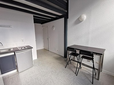 STUDIO A LOUER - ST ETIENNE - 26.31 m2 - 367 € charges comprises par mois