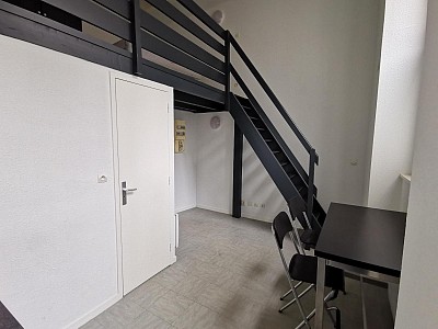 STUDIO A LOUER - ST ETIENNE - 27 m2 - 340 € charges comprises par mois