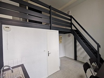 STUDIO A LOUER - ST ETIENNE - 27 m2 - 340 € charges comprises par mois