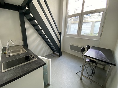 STUDIO A LOUER - ST ETIENNE - 26.39 m2 - 340 € charges comprises par mois
