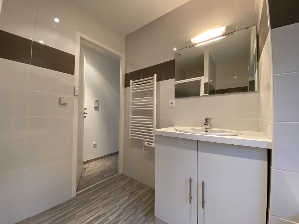 STUDIO A LOUER - ST ETIENNE - 23.28 m2 - 398 &euro; charges comprises par mois