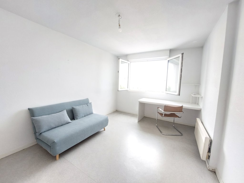 STUDIO A LOUER - ST ETIENNE - 19.88 m2 - 360 &euro; charges comprises par mois