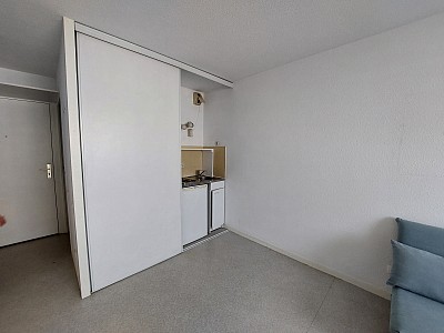 STUDIO A LOUER - ST ETIENNE - 19.88 m2 - 360 € charges comprises par mois