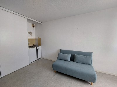 STUDIO A LOUER - ST ETIENNE - 19.88 m2 - 360 € charges comprises par mois