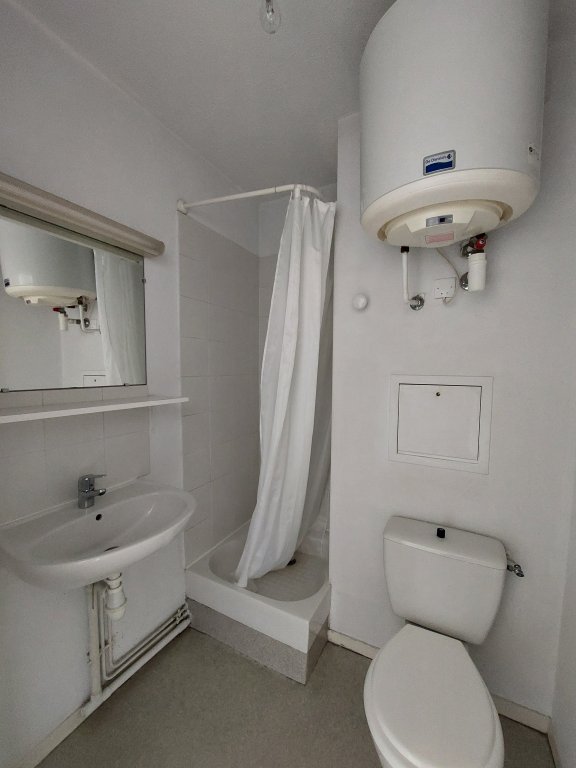 STUDIO A LOUER - ST ETIENNE - 19.88 m2 - 360 &euro; charges comprises par mois