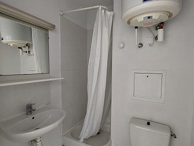 STUDIO A LOUER - ST ETIENNE - 19.88 m2 - 360 € charges comprises par mois