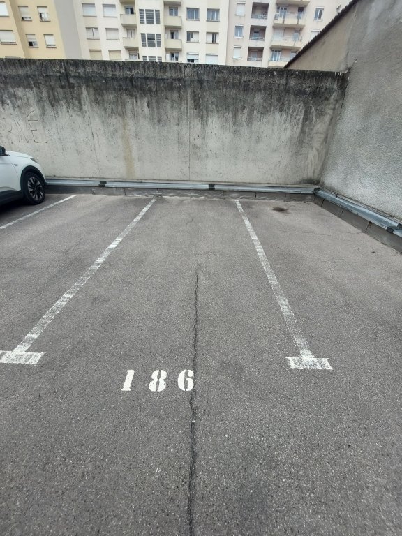 STUDIO A LOUER - ST ETIENNE - 19.88 m2 - 360 &euro; charges comprises par mois