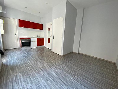 STUDIO A LOUER - ST ETIENNE - 18.9 m2 - 340 € charges comprises par mois