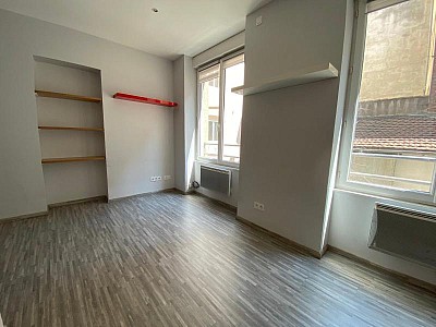 STUDIO A LOUER - ST ETIENNE - 18.9 m2 - 340 € charges comprises par mois