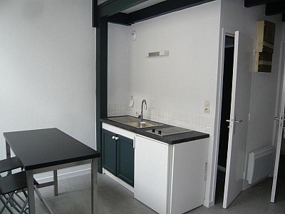 STUDIO A LOUER - ST ETIENNE - 23.83 m2 - 330 € charges comprises par mois