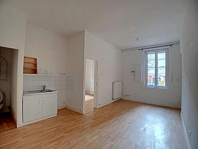 STUDIO A LOUER - ST ETIENNE - 35.55 m2 - 295 € charges comprises par mois