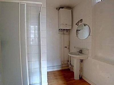 STUDIO A LOUER - ST ETIENNE - 35.55 m2 - 295 € charges comprises par mois