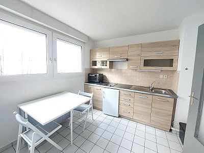 STUDIO A LOUER - ST ETIENNE - 23.87 m2 - 340 € charges comprises par mois