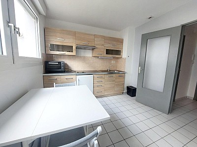 STUDIO A LOUER - ST ETIENNE - 23.87 m2 - 340 € charges comprises par mois