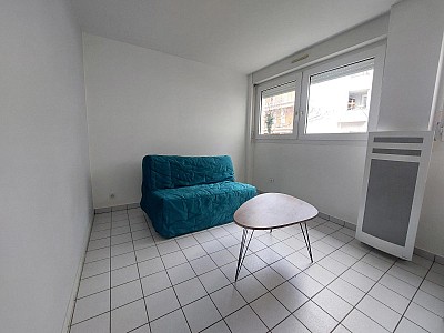 STUDIO A LOUER - ST ETIENNE - 23.87 m2 - 340 € charges comprises par mois