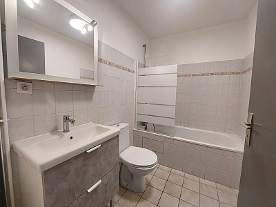 STUDIO A LOUER - ST ETIENNE - 23.87 m2 - 340 € charges comprises par mois