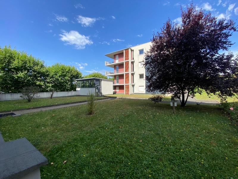 STUDIO A LOUER - ST PRIEST EN JAREZ - 27.49 m2 - 470 &euro; charges comprises par mois
