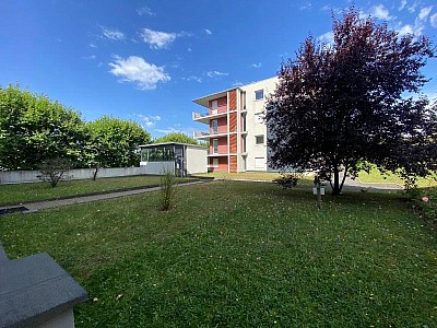 STUDIO A LOUER - ST PRIEST EN JAREZ - 27.49 m2 - 470 € charges comprises par mois