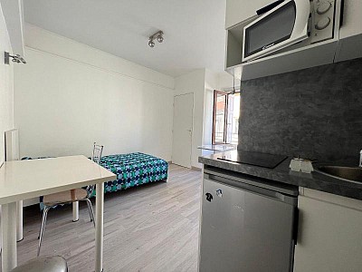 STUDIO A VENDRE - ST ETIENNE - 14 m2 - 26 000 €
