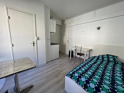 STUDIO A VENDRE - ST ETIENNE - 14 m2 - 26 000 €