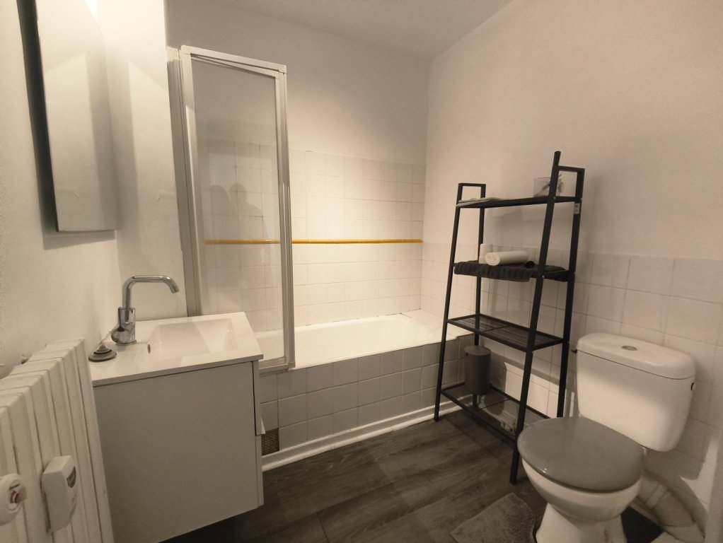 APPARTEMENT T1 A LOUER - ST ETIENNE MONTPLAISIR - 30.85 m2 - 390 &euro; charges comprises par mois
