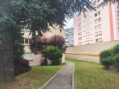 APPARTEMENT T1 A LOUER - ST ETIENNE MONTPLAISIR - 30.85 m2 - 390 € charges comprises par mois