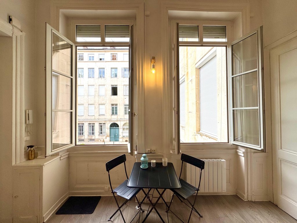 APPARTEMENT T1 A LOUER - ST ETIENNE - 28 m2 - 495 &euro; charges comprises par mois