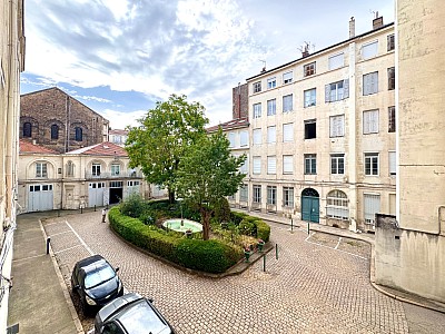 APPARTEMENT T1 A LOUER - ST ETIENNE - 28 m2 - 495 € charges comprises par mois