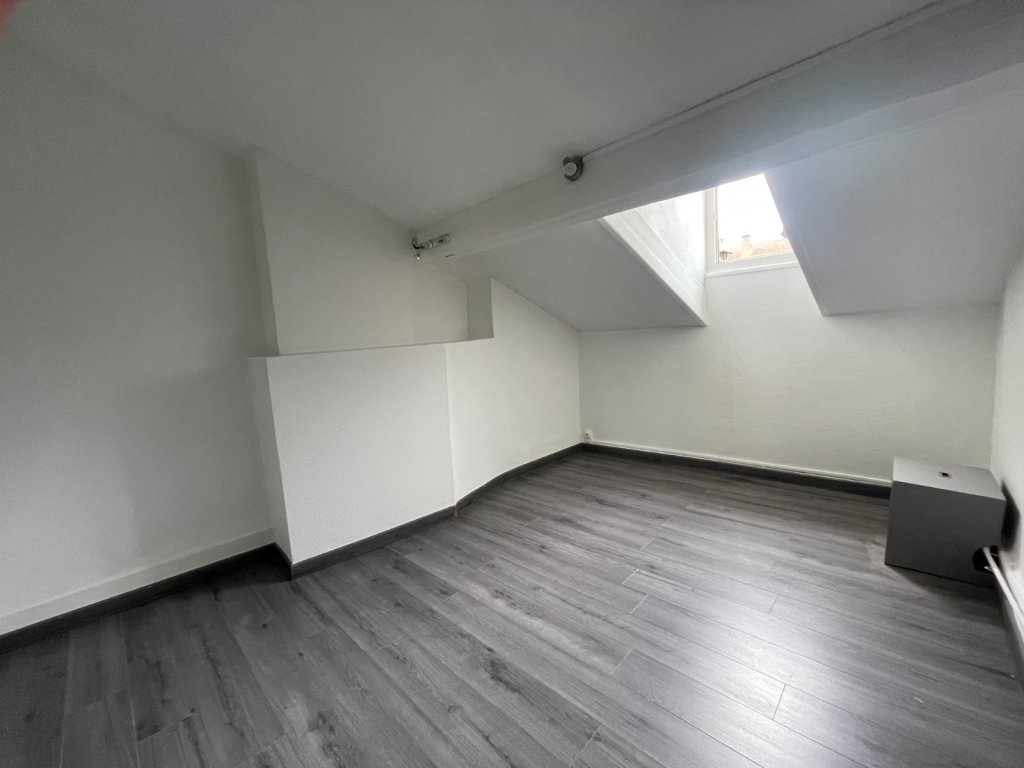 Appartement F1 A VENDRE - ST ETIENNE BADOUILLERE - 22.25 m2 - 47 000 &euro;