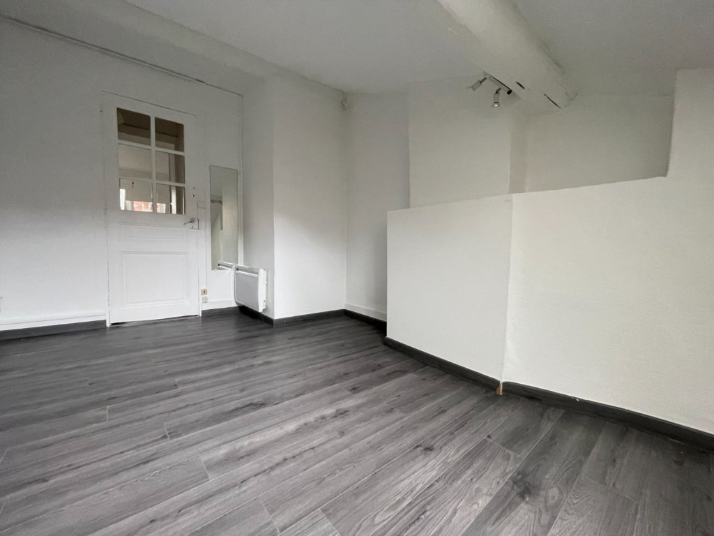 Appartement F1 A VENDRE - ST ETIENNE BADOUILLERE - 22.25 m2 - 47 000 &euro;