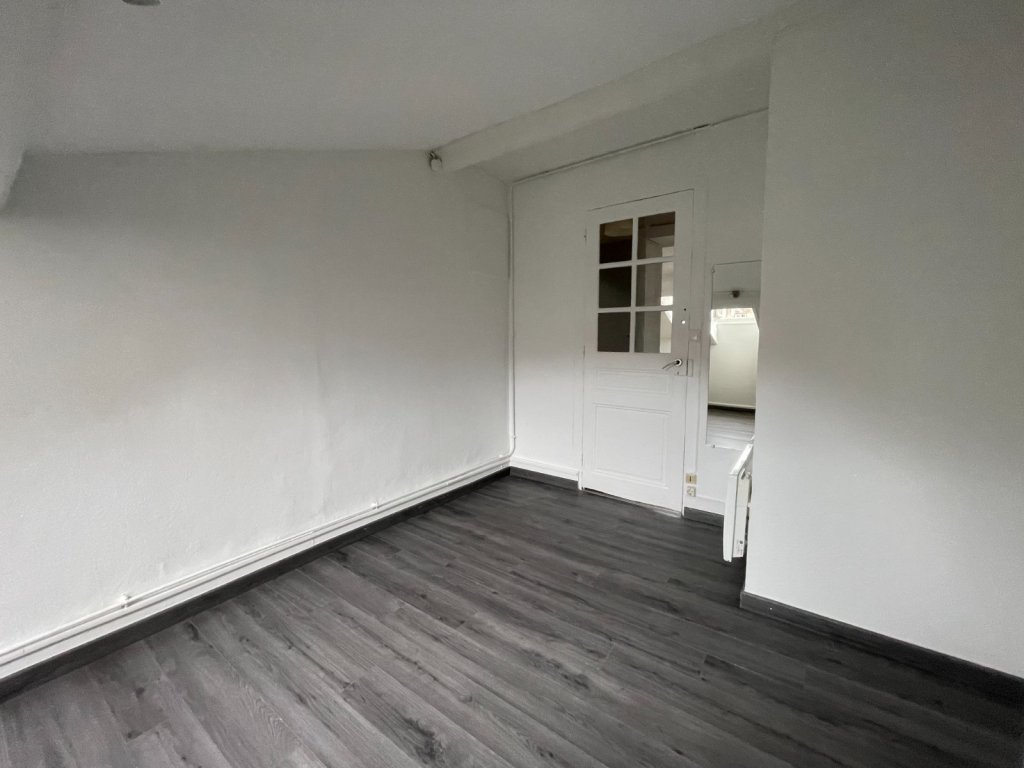 Appartement F1 A VENDRE - ST ETIENNE BADOUILLERE - 22.25 m2 - 47 000 &euro;