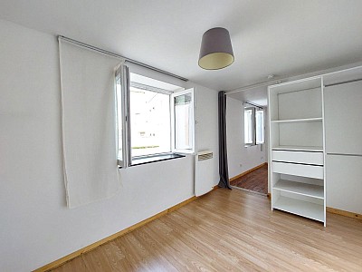 APPARTEMENT T2 A LOUER - ST ETIENNE - 35.24 m2 - 350 € charges comprises par mois