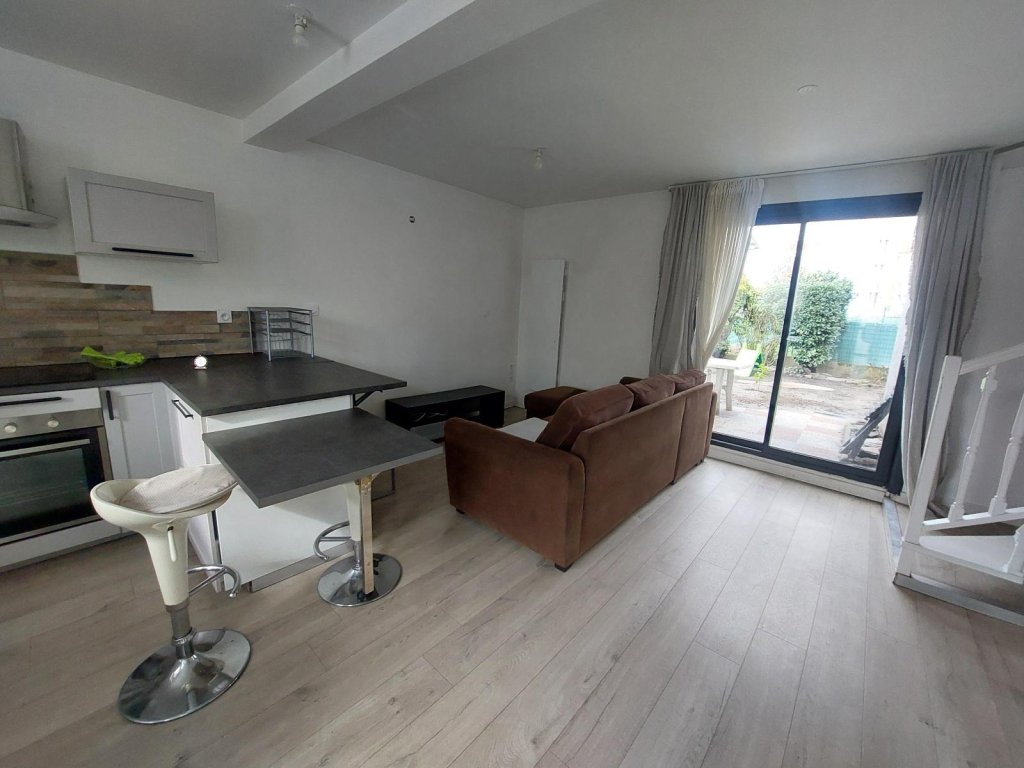 APPARTEMENT T2 A LOUER - ST ETIENNE - 61.02 m2 - 640 &euro; charges comprises par mois