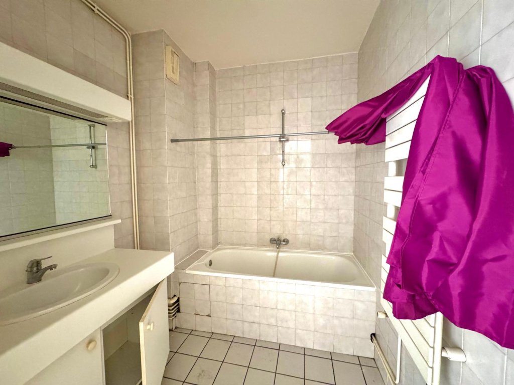 APPARTEMENT T2 A LOUER - ST ETIENNE - 40.09 m2 - 360 &euro; charges comprises par mois