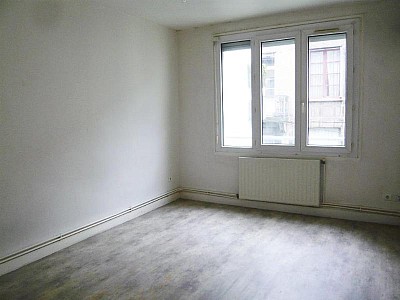 APPARTEMENT T2 A LOUER - ST ETIENNE - 45.7 m2 - 380 € charges comprises par mois