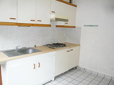 APPARTEMENT T2 A LOUER - ST ETIENNE - 45.7 m2 - 380 € charges comprises par mois