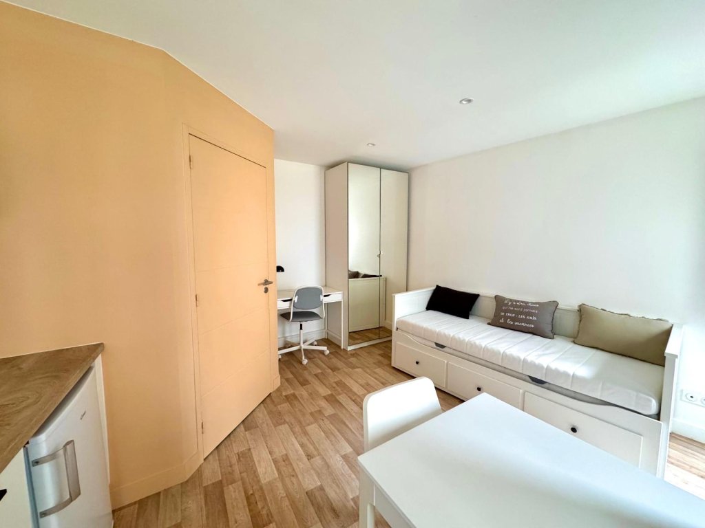 APPARTEMENT T2 A LOUER - ST ETIENNE - 17.52 m2 - 345 &euro; charges comprises par mois