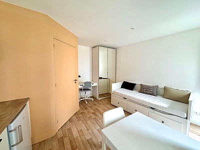 APPARTEMENT T2 A LOUER - ST ETIENNE - 17.52 m2 - 345 € charges comprises par mois