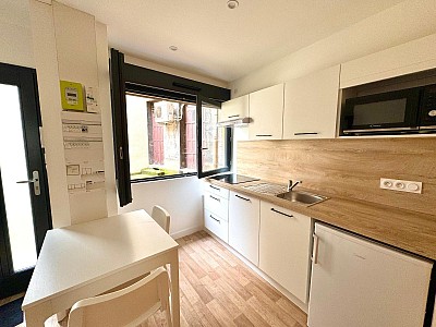APPARTEMENT T2 A LOUER - ST ETIENNE - 17.52 m2 - 345 € charges comprises par mois