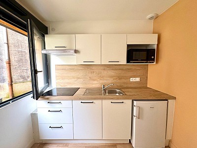 APPARTEMENT T2 A LOUER - ST ETIENNE - 17.52 m2 - 345 € charges comprises par mois