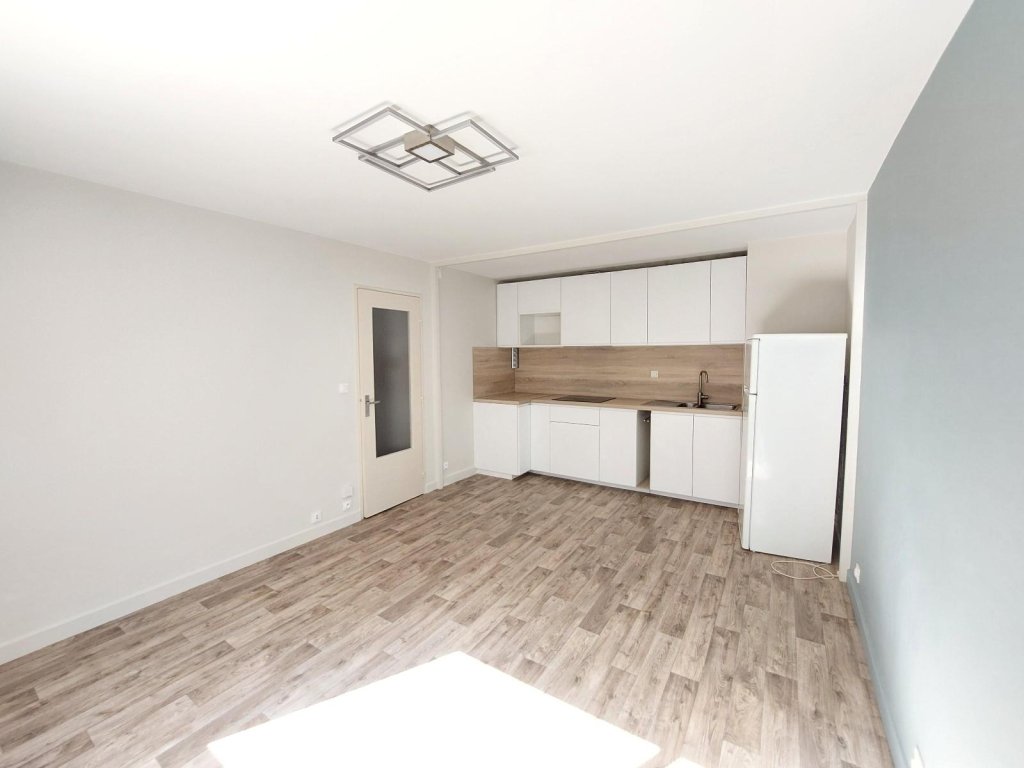 APPARTEMENT T2 A LOUER - ST ETIENNE - 35.29 m2 - 490 &euro; charges comprises par mois