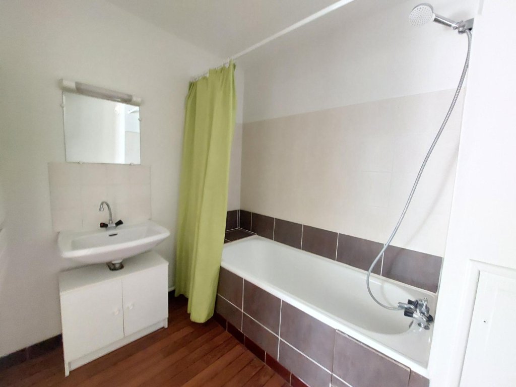 APPARTEMENT T2 A LOUER - ST ETIENNE - 35.29 m2 - 490 &euro; charges comprises par mois