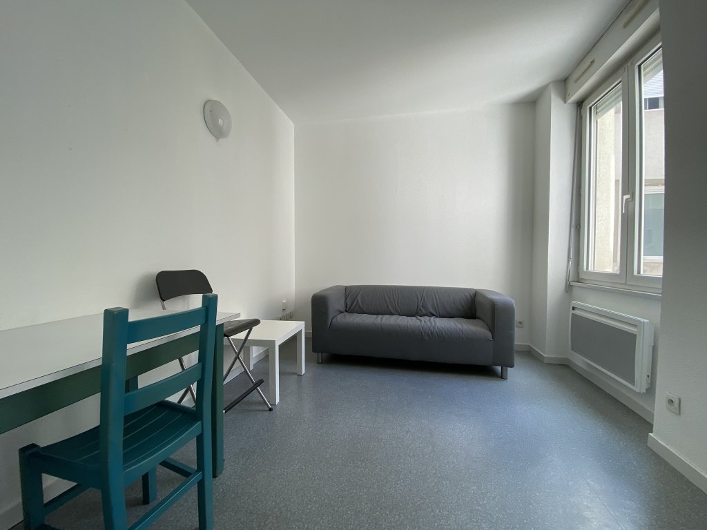 APPARTEMENT T2 A LOUER - ST ETIENNE - 31 m2 - 415 &euro; charges comprises par mois