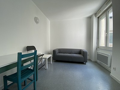 APPARTEMENT T2 A LOUER - ST ETIENNE - 31 m2 - 415 € charges comprises par mois