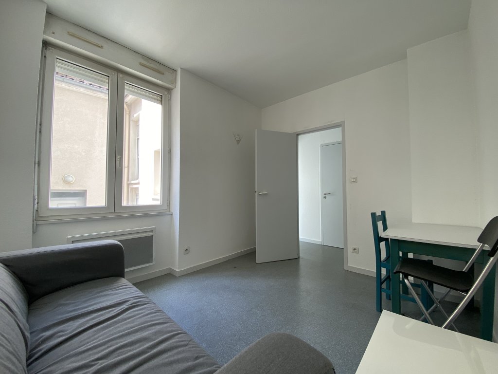 APPARTEMENT T2 A LOUER - ST ETIENNE - 31 m2 - 415 &euro; charges comprises par mois