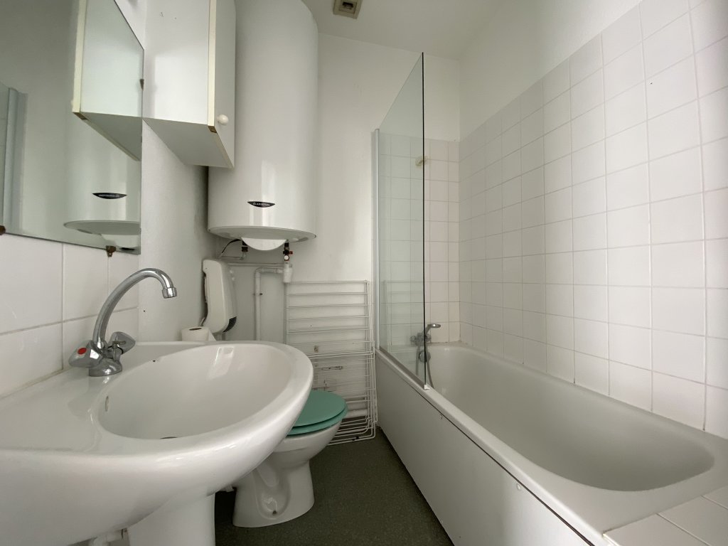APPARTEMENT T2 A LOUER - ST ETIENNE - 31 m2 - 415 &euro; charges comprises par mois