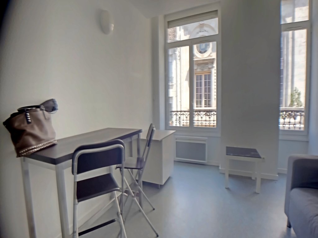 APPARTEMENT T2 A LOUER - ST ETIENNE - 29.48 m2 - 430 &euro; charges comprises par mois