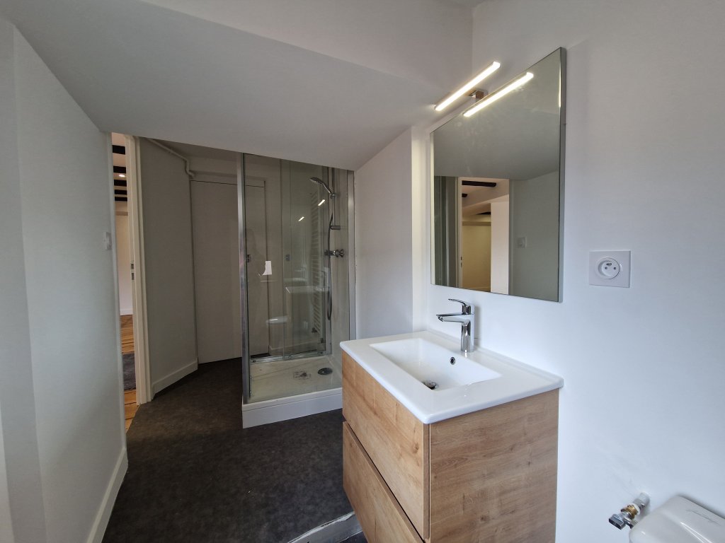 APPARTEMENT T2 A LOUER - ST ETIENNE - 49.08 m2 - 495 &euro; charges comprises par mois