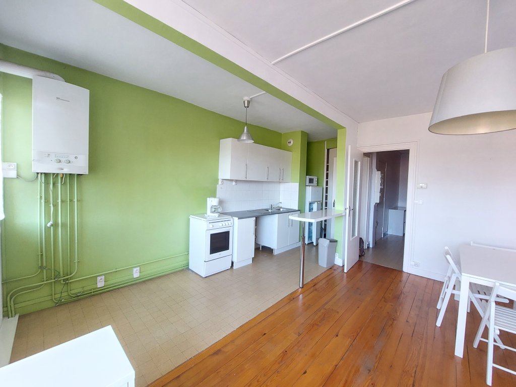 APPARTEMENT T2 A LOUER - ST ETIENNE - 49.75 m2 - 440 &euro; charges comprises par mois