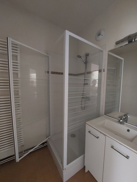 APPARTEMENT T2 A LOUER - ST ETIENNE - 49.75 m2 - 440 &euro; charges comprises par mois